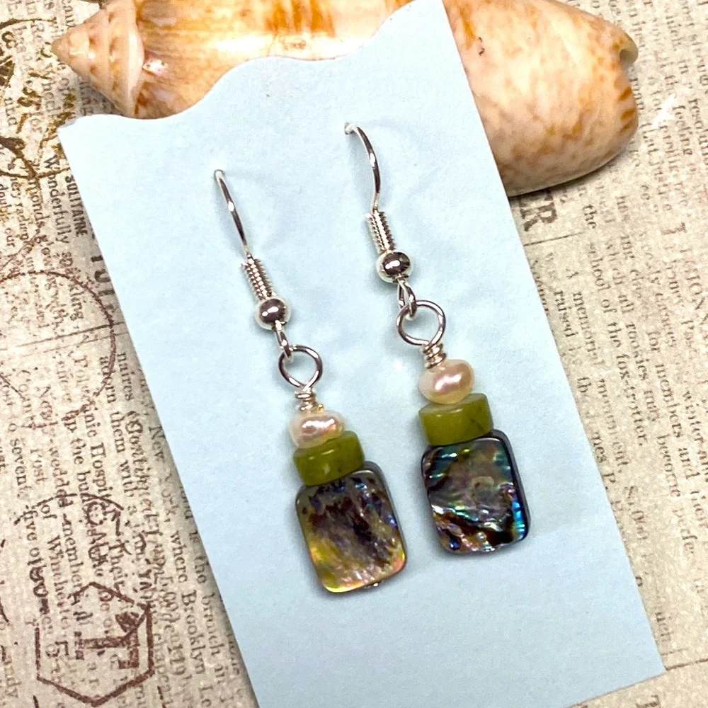 NEW Dainty earrings of natural shell, genuine freshwater pearl green South jade - Picture 2 of 6